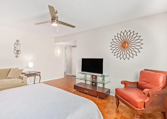 Simple Oasis I 1br, Ensuite, Courtyard, Sunsets